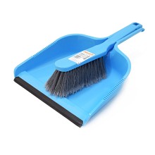 Szemeteslapát kefével